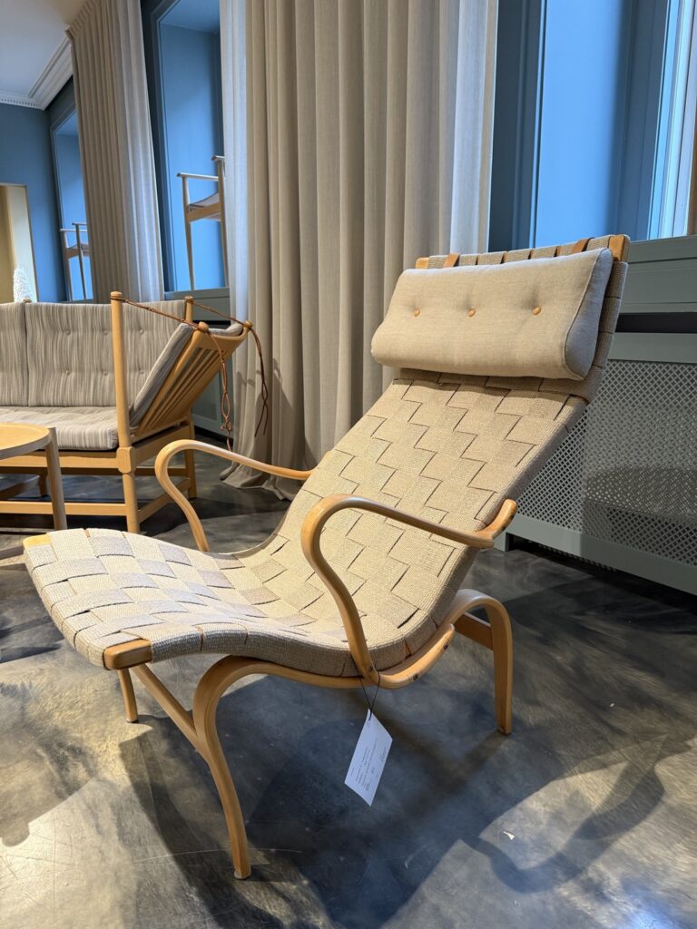 Już wkrótce przedstawię współpracę z duńską marką tkanin, która wchodzi na polski rynek. Warto obserwować.